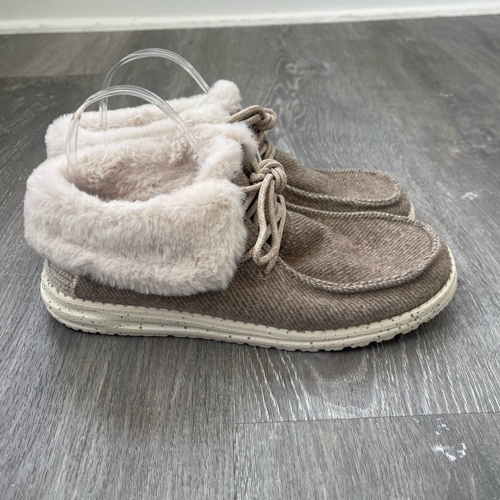Hey Dude Britt Shoes Size 9 - Picture 2 of 5